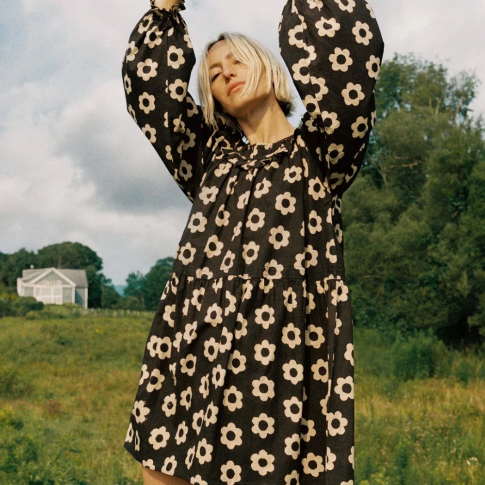 Salona dress in noir daisy